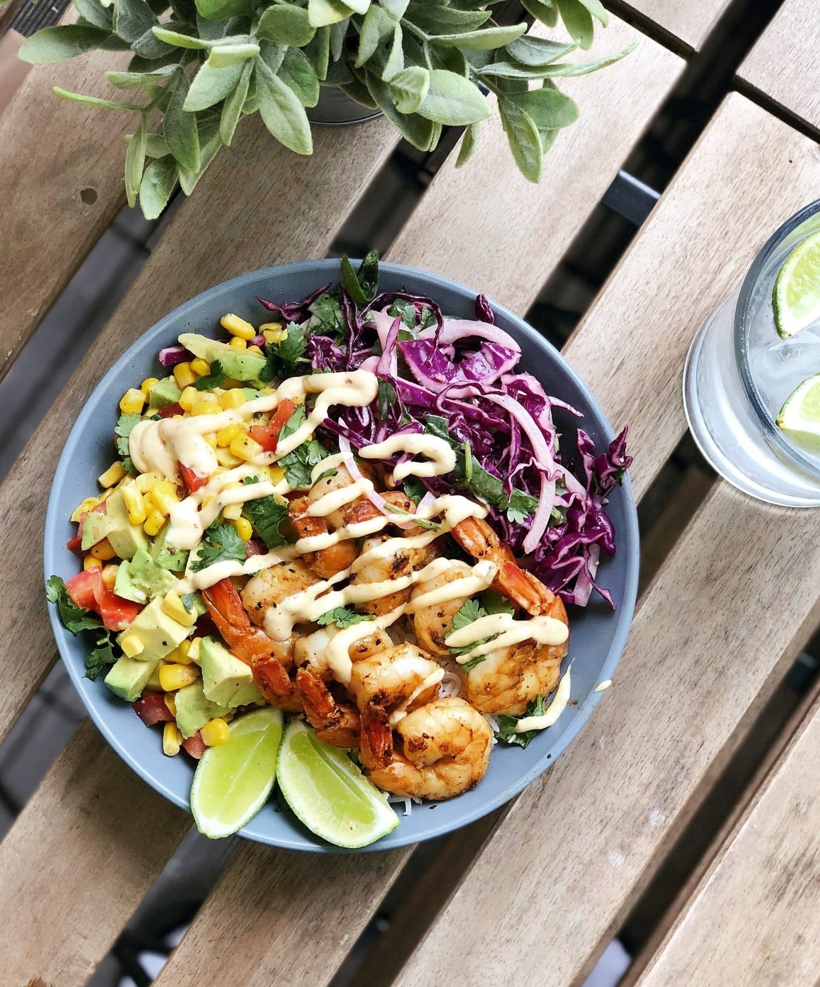 Chicken bowl with red cabbage, corn and lime